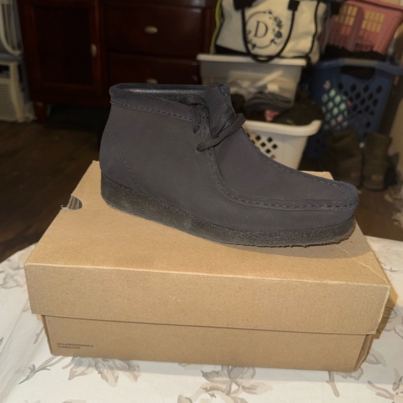 Black Clarks Wallabee leather boot - Picture 1 of 8